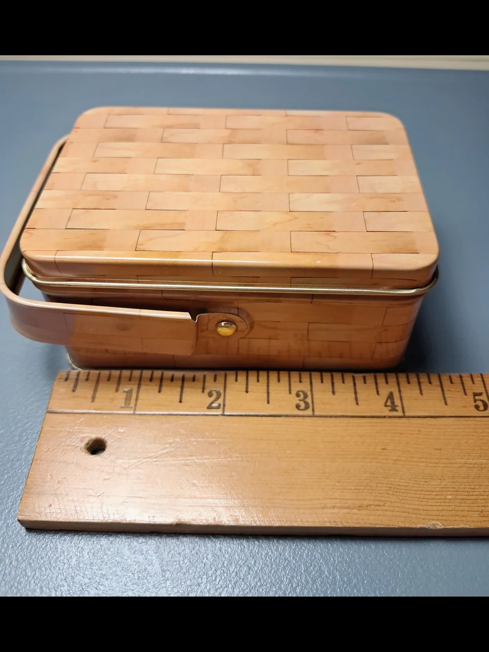 Beige Woven-Pattern Storage Shaker Sewing Tin with Gold Accent Handle